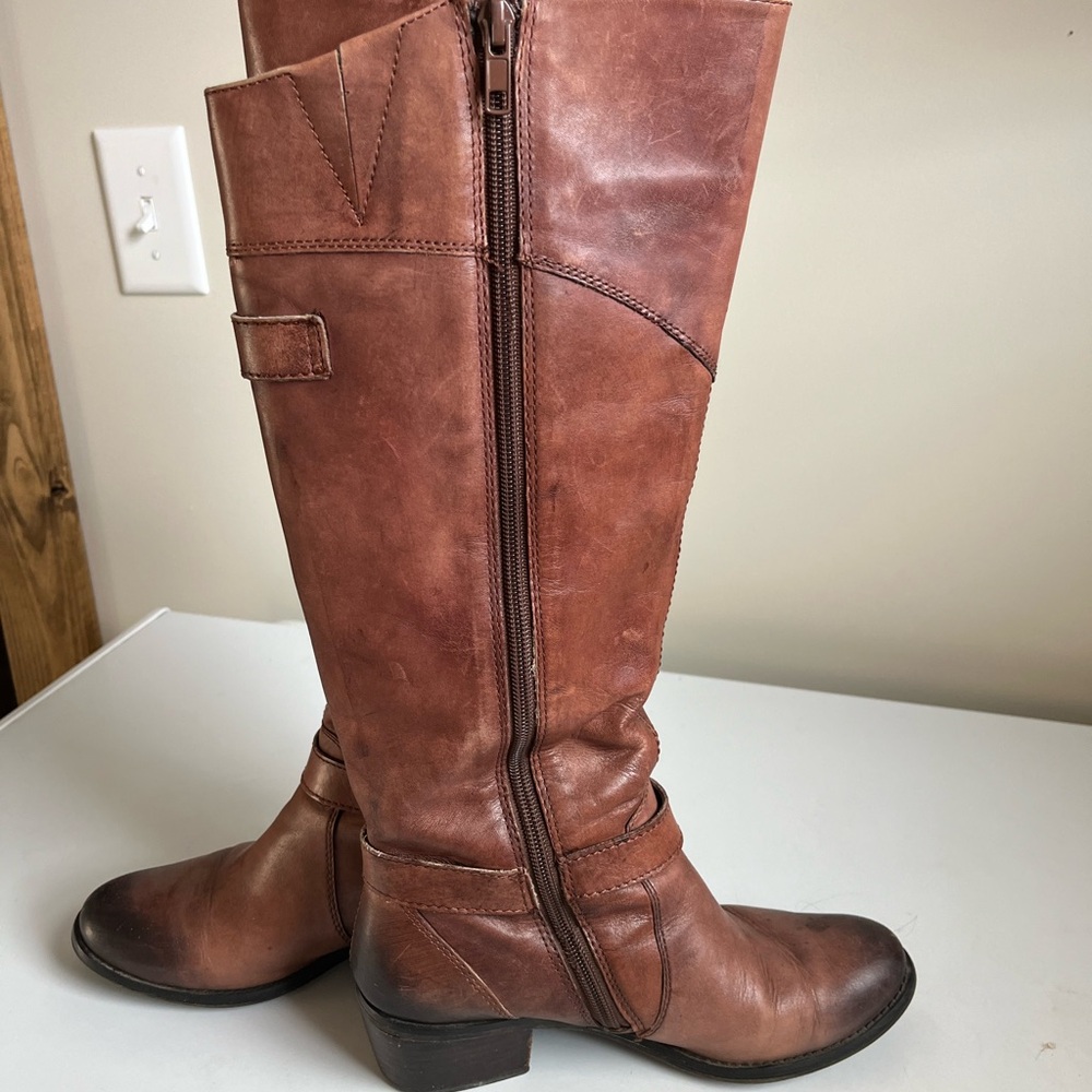 Brown Heeled Boots with Vintage Leather Style